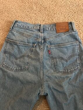Levi’s 70s Slim Straight Medium Wash jeans
